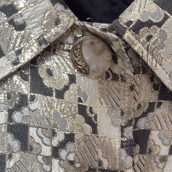 Gorgeous, vintage dolce and Gabbana blazer with gold accent and buttons size XS - Picture 7 of 7